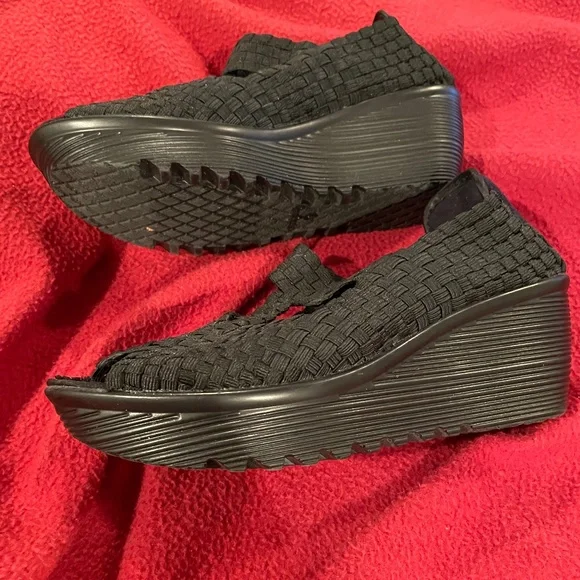 Wt. Mountain Stretchy Platform Sandals - NWOT - 6 1/2 - Picture 2 of 8